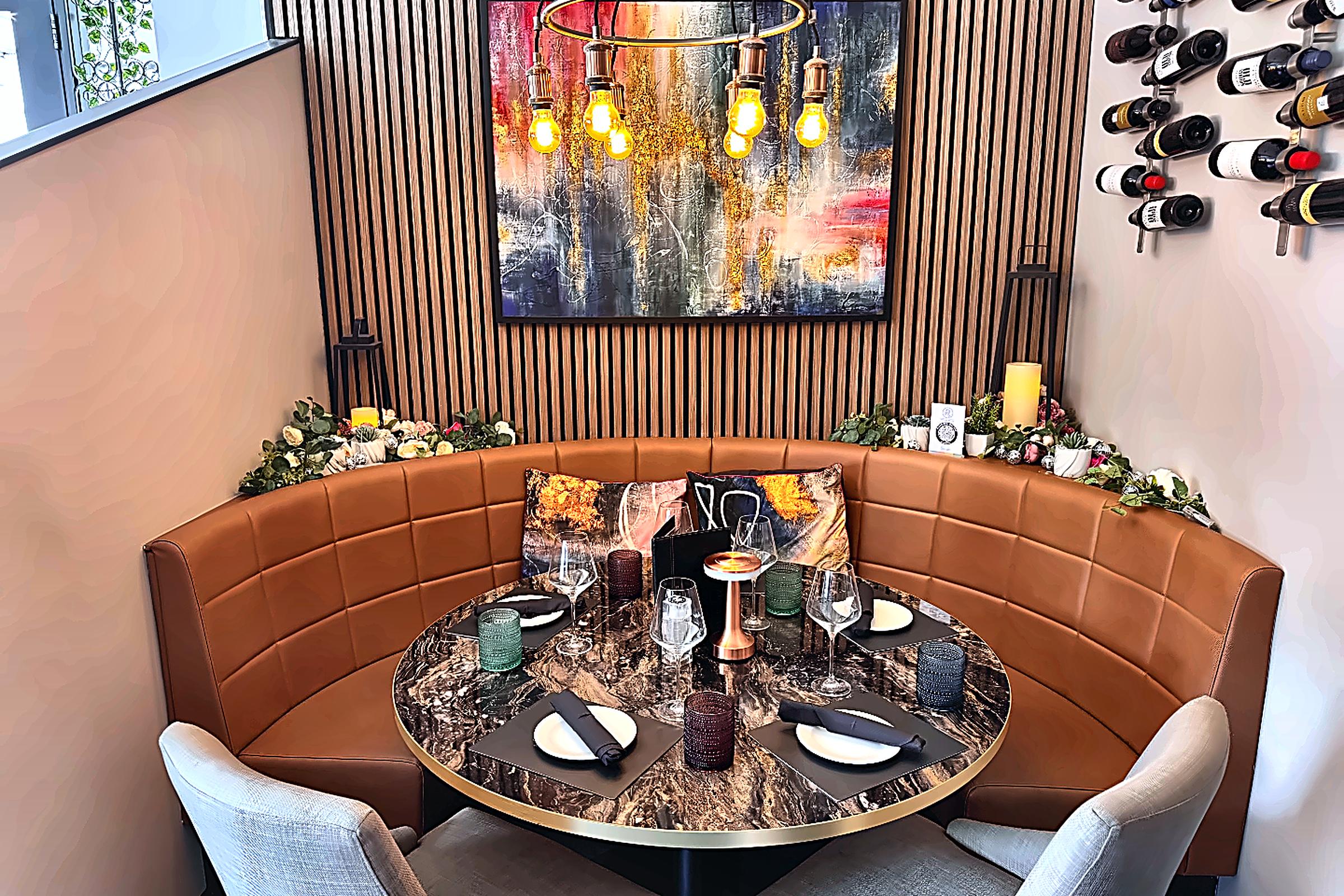 Roy's Restaurant dining room